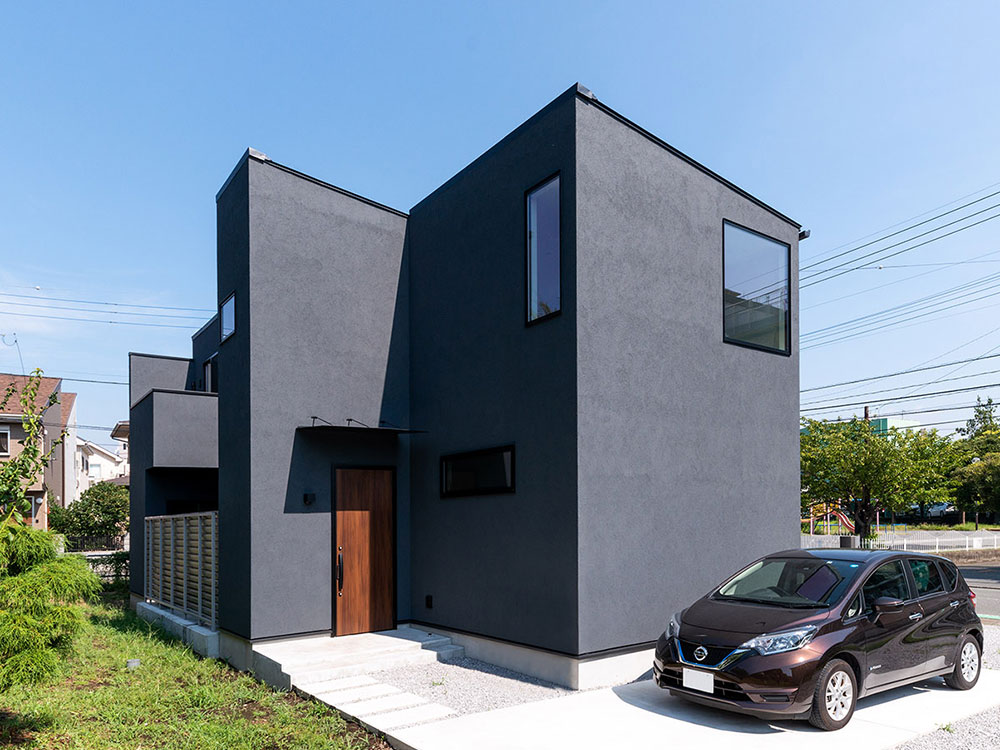 CASE763 注文住宅「ソト黒ウチ白」の建築実例・施工例の写真