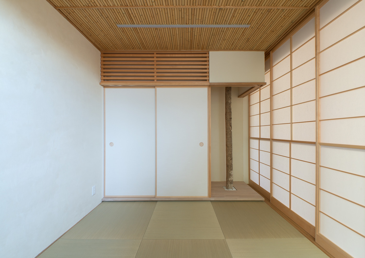 ふすまで仕切られた琉球畳の和室・デザイン住宅