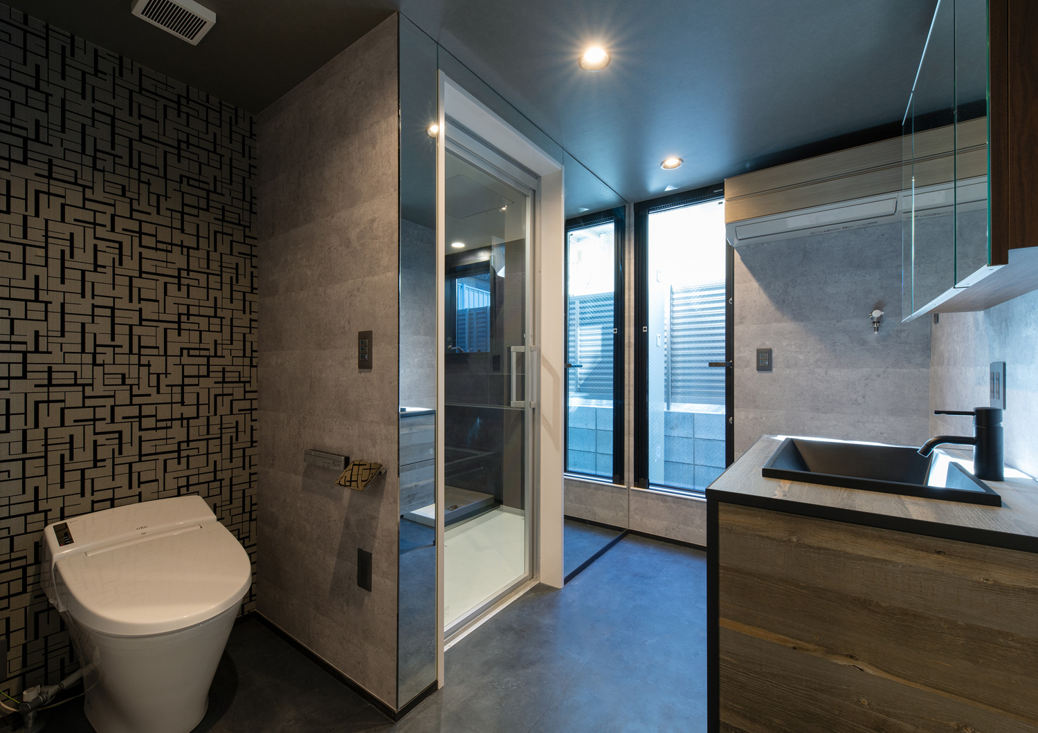 洗面所と脱衣所とトイレが一体となった空間・デザイン住宅