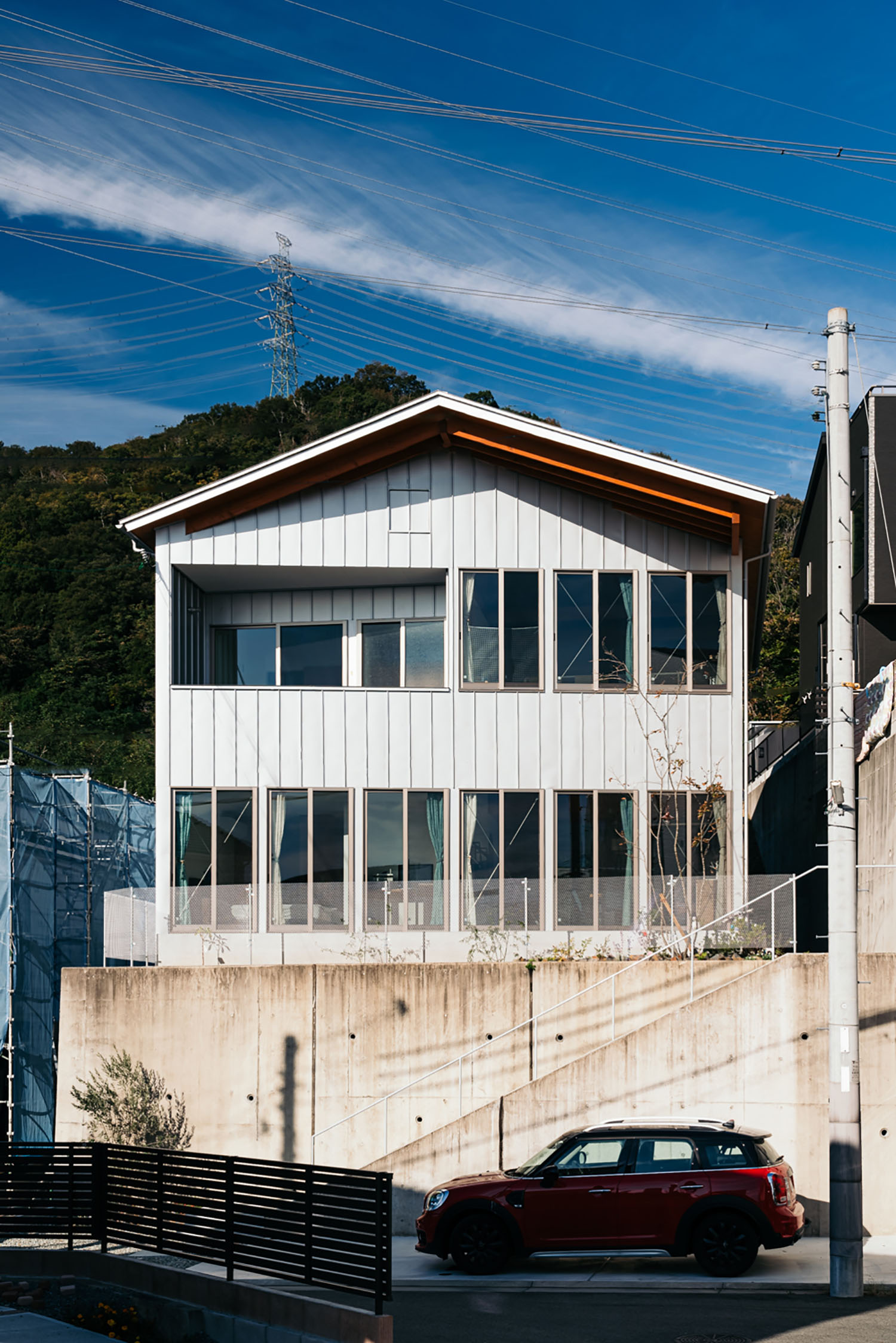 注文住宅『CASE692 桜ヶ丘の住宅』の建築実例・施⼯例の写真・建物外観全体