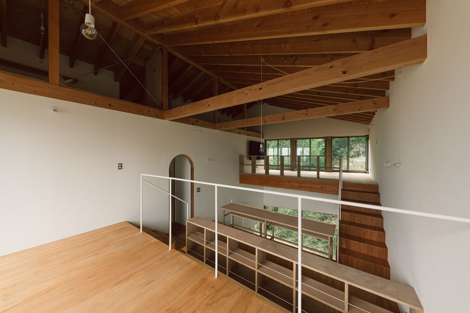 木材を多用したスキップフロア・デザイン住宅