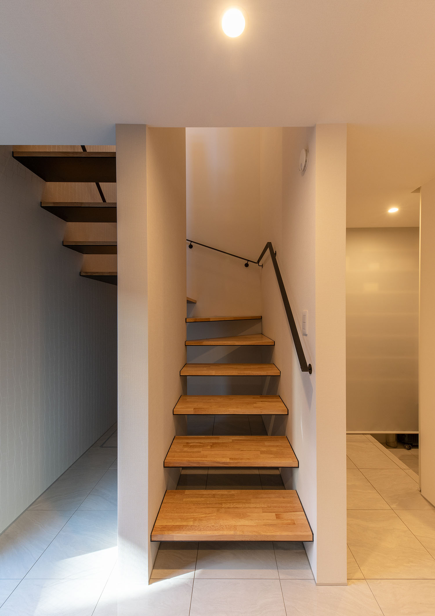 注文住宅・階段・木製のスケルトン階段・回り階段