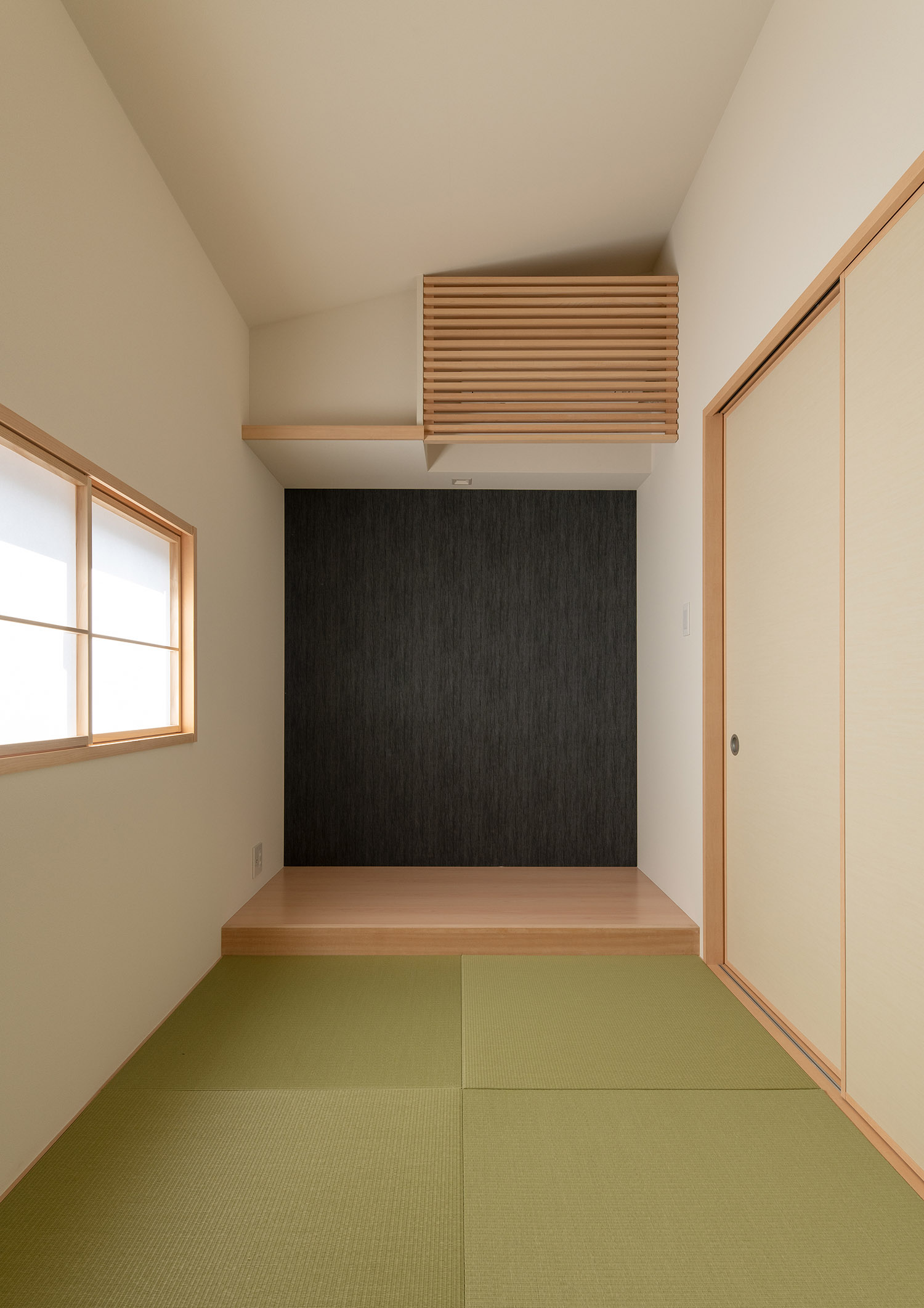 床の間や障子の窓がある琉球畳の和室・デザイン住宅