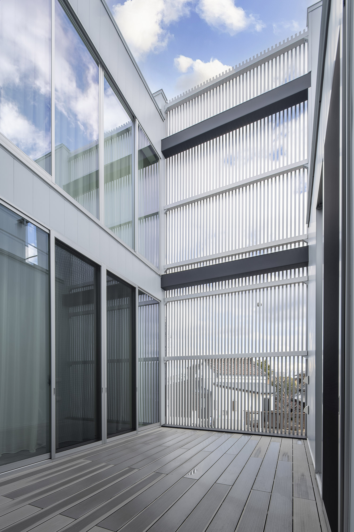 デザイン住宅建築実例_外観・注文住宅『CASE783 Refined』の建築実例・施⼯例の写真_中庭