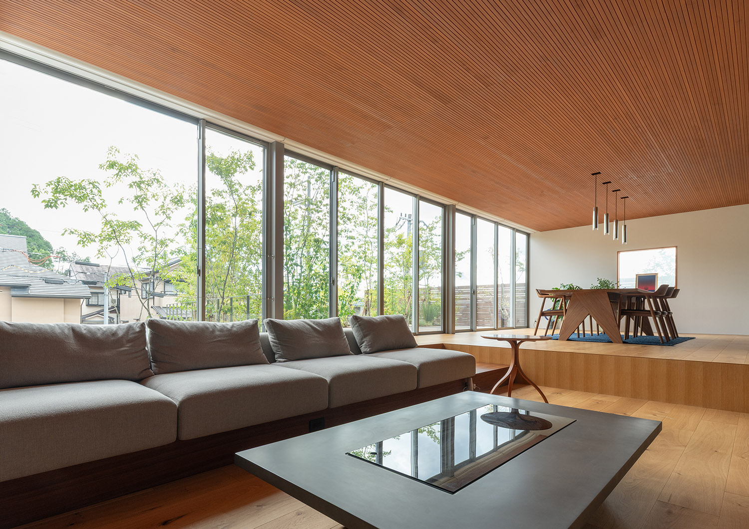 デザイン住宅建築実例_外観・注文住宅『CASE784 贅と静』の建築実例・施⼯例の写真_LDK