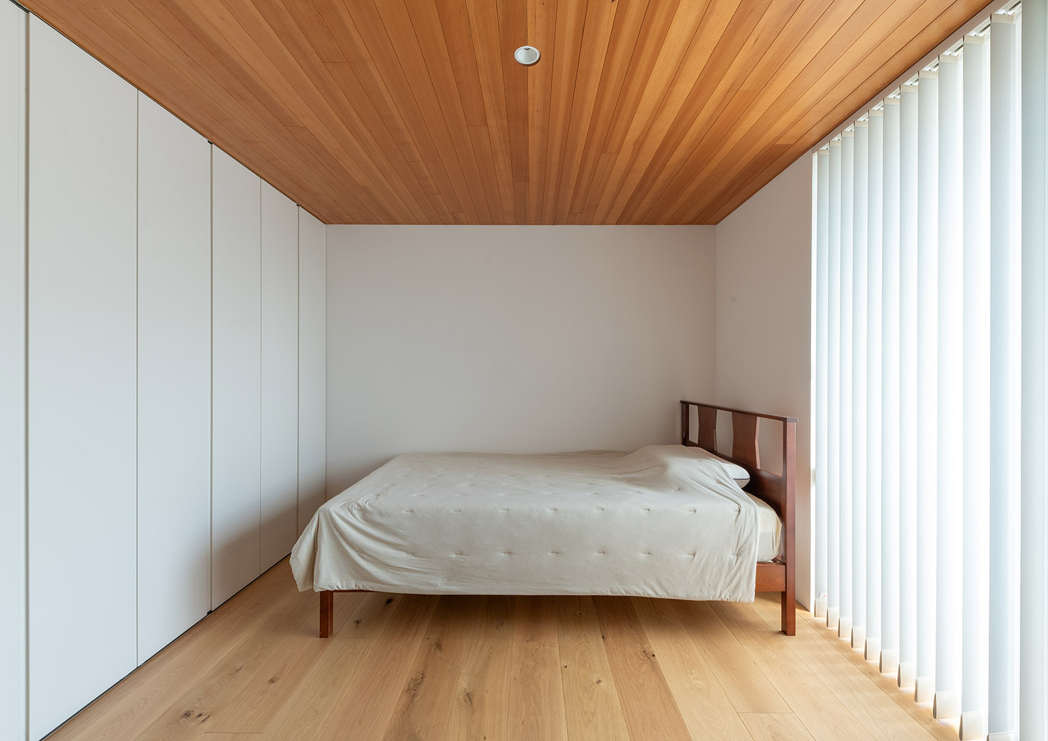 デザイン住宅建築実例_外観・注文住宅『CASE784 贅と静』の建築実例・施⼯例の写真_寝室