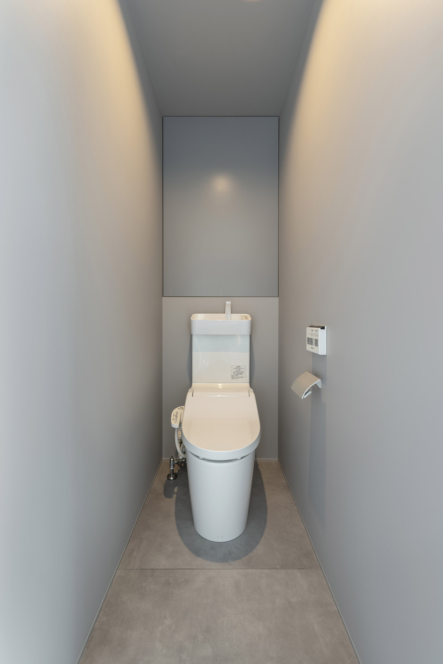 デザイン住宅建築実例_外観・注文住宅『CASE785 凪の邸』の建築実例・施⼯例の写真_トイレ