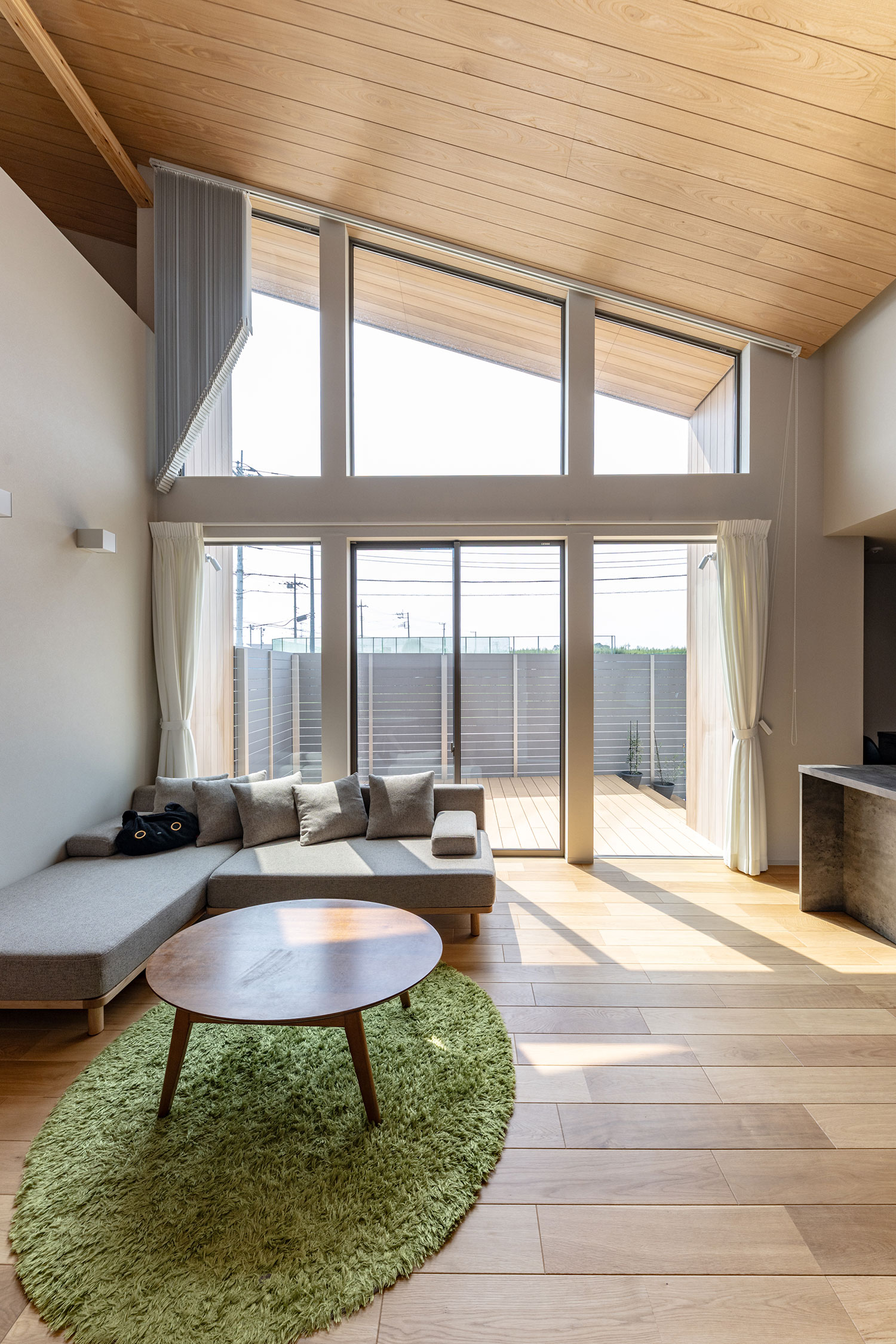 デザイン住宅建築実例_外観・注文住宅『CASE786 蒼天に抜ける家』の建築実例・施⼯例の写真_LDK