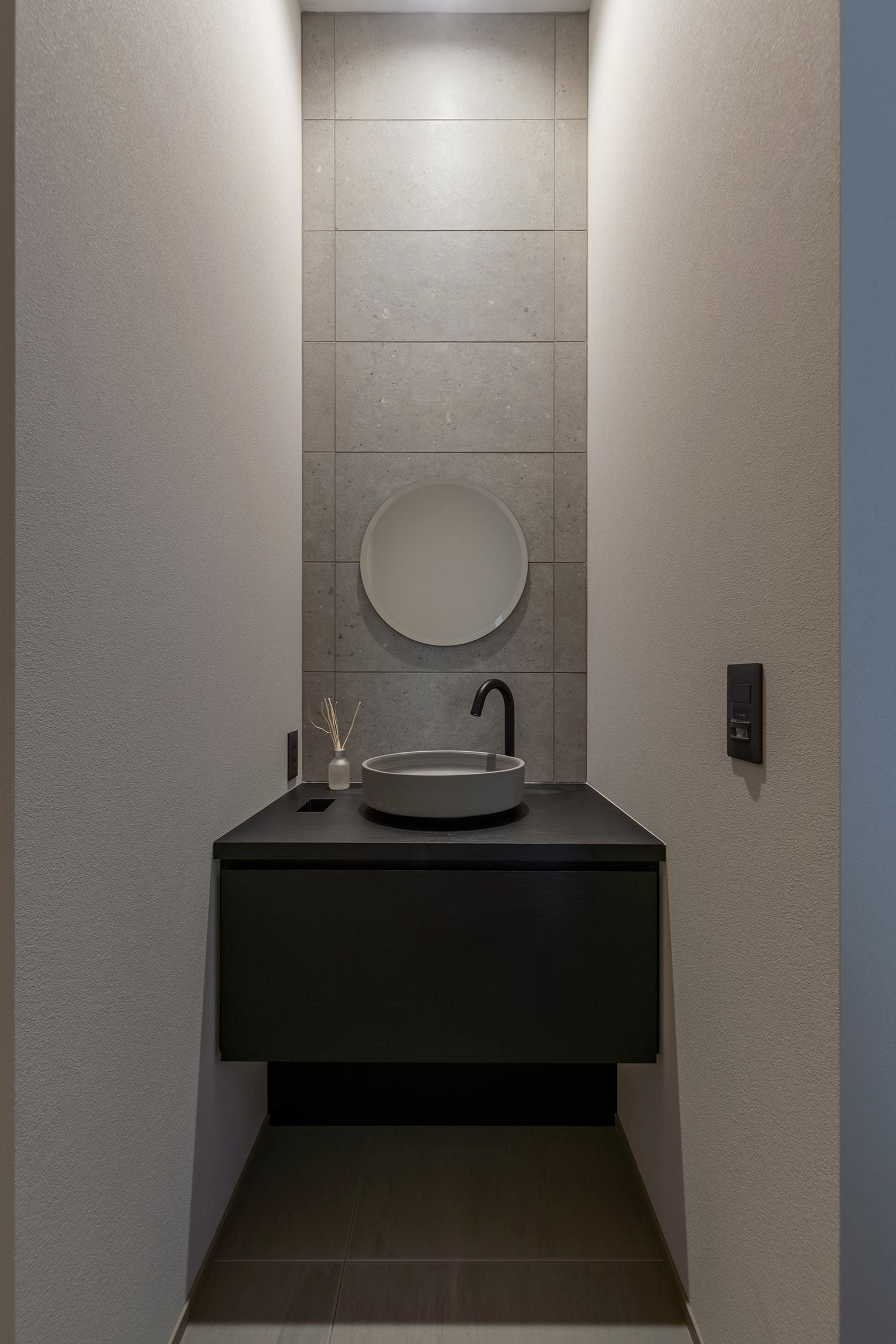 デザイン住宅建築実例_外観・注文住宅『CASE787 Monotone Nest』の建築実例・施⼯例の写真_浴室・洗面所