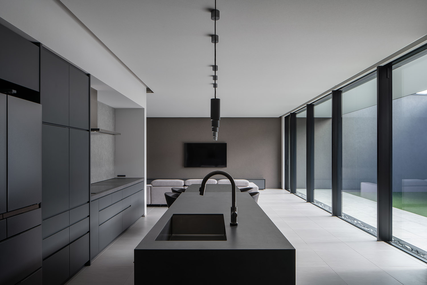 デザイン住宅建築実例_外観・注文住宅『CASE787 Monotone Nest』の建築実例・施⼯例の写真_LDK